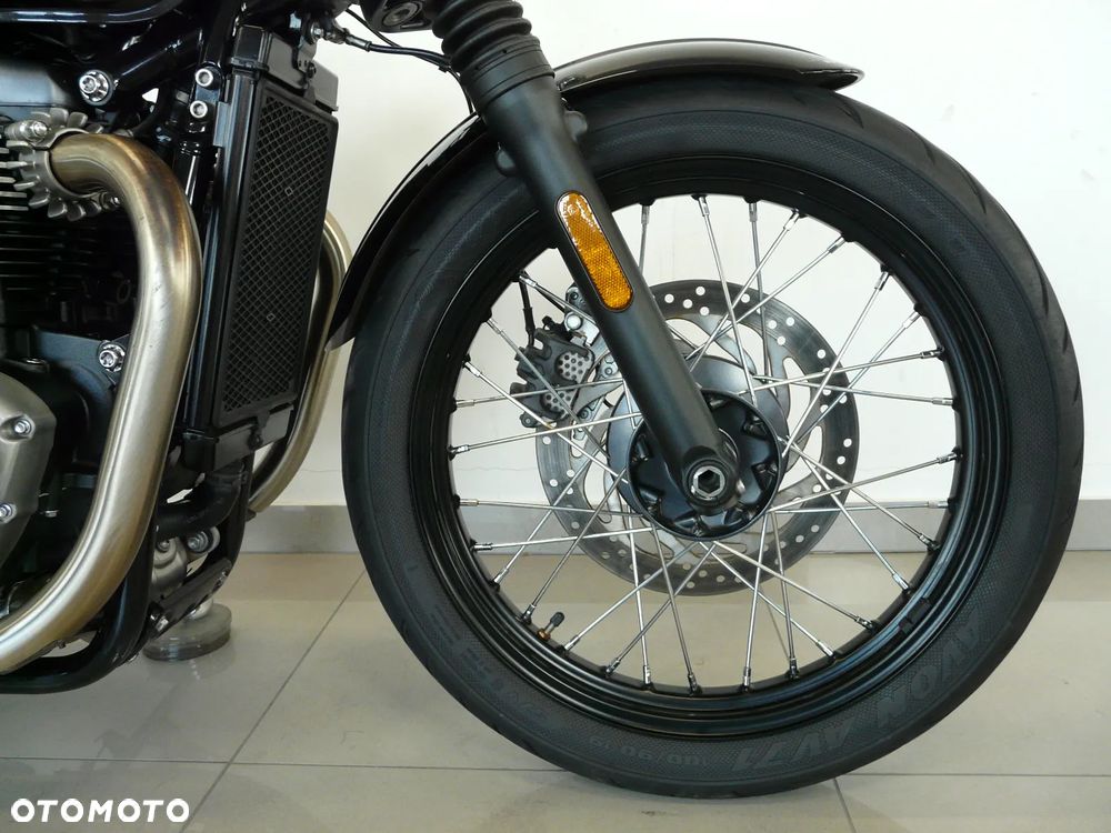 Triumph Bonneville Bobber - 5