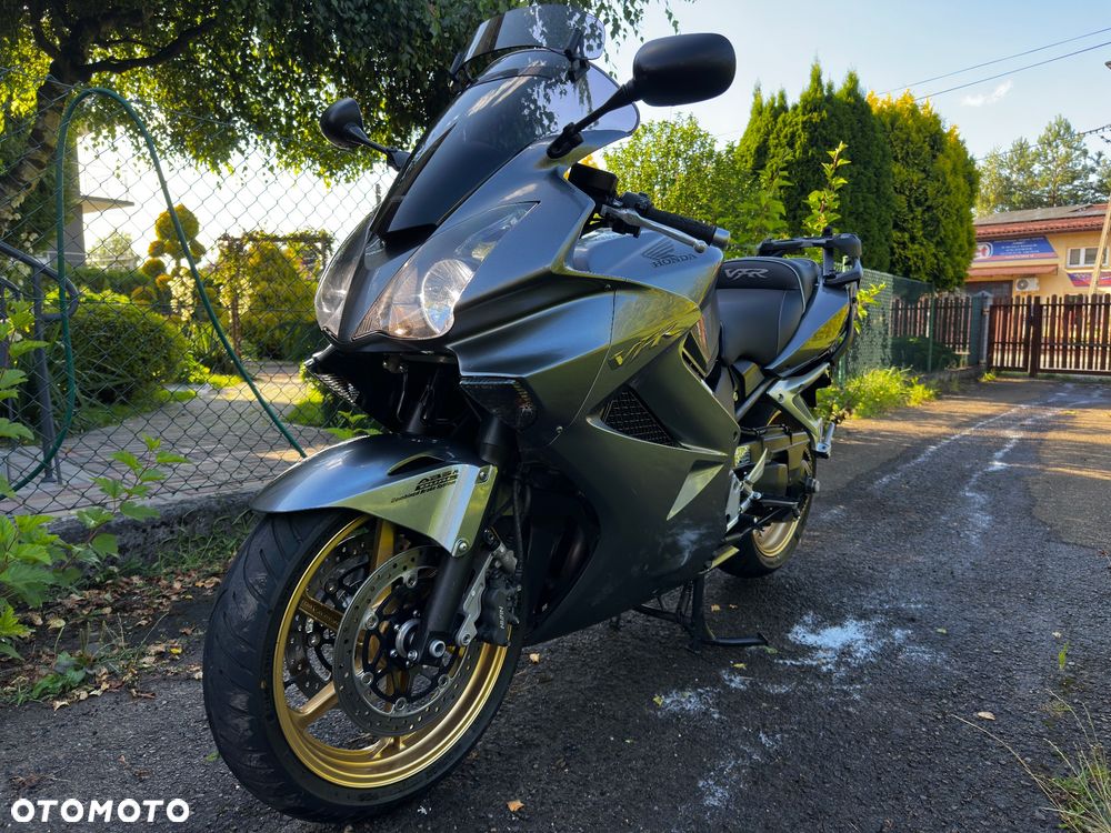 Honda VFR - 1