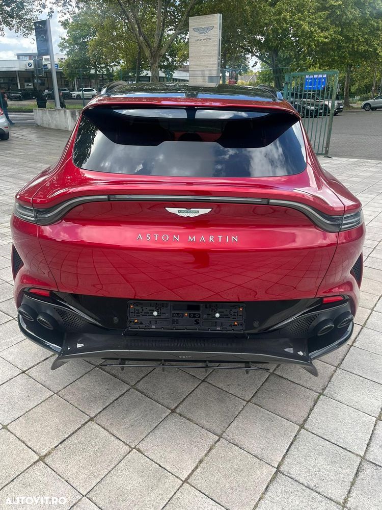 Aston Martin DBX - 5