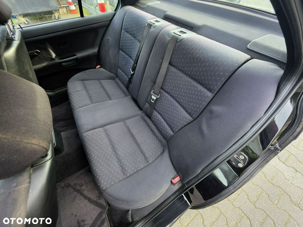 BMW Seria 3 316i - 25