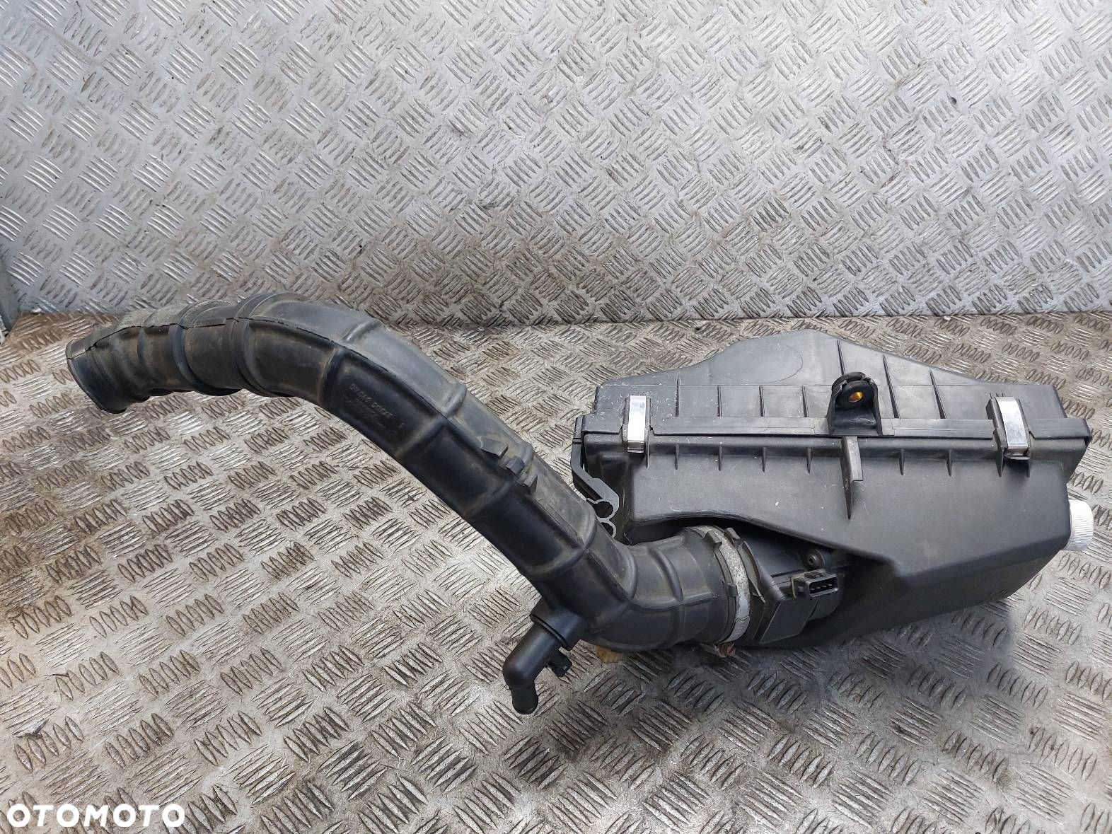 OBUDOWA PRZEPŁYWOMIERZ RURA DOLOT POWIETRZA VOLVO S40 V40 I 1.9 DI - 1