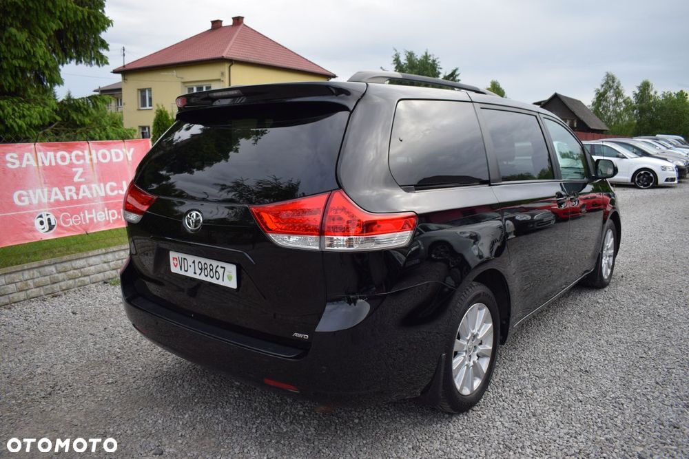 Toyota Sienna - 3