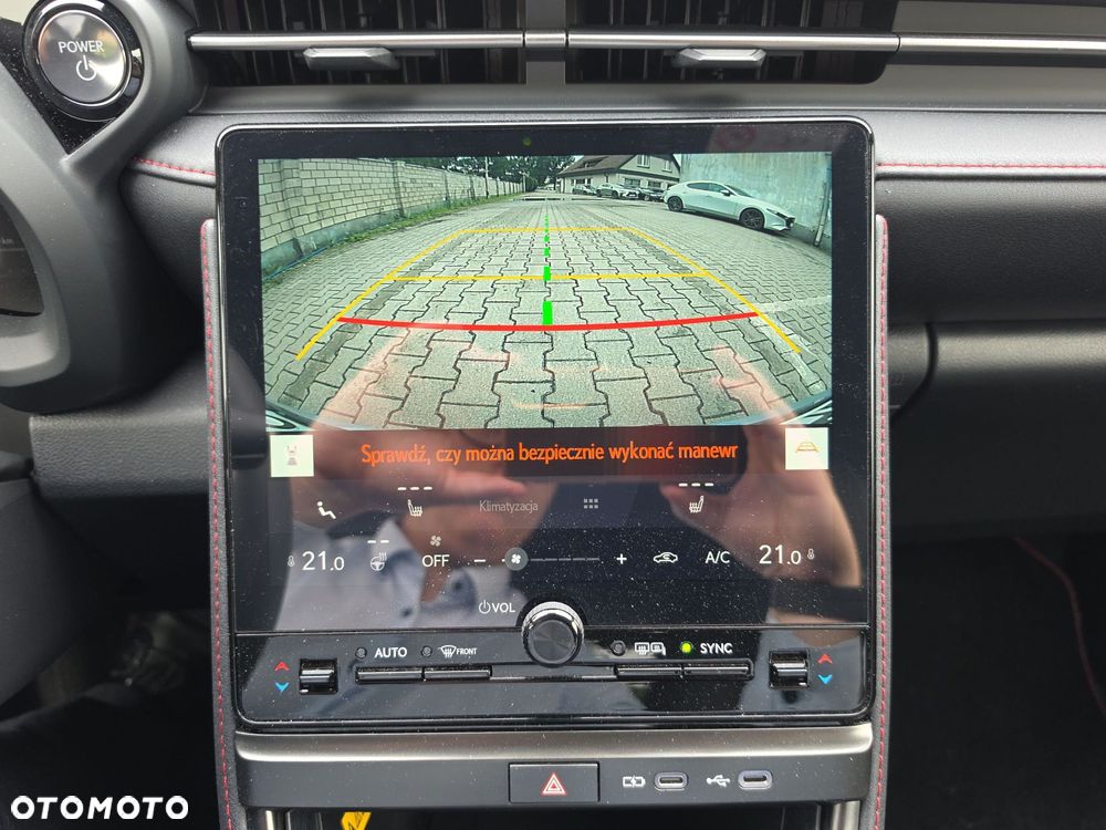 Lexus LBX 1.5 Hybrid Emotion - 16