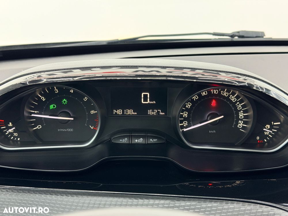 Peugeot 208 PureTech 82 Style - 25