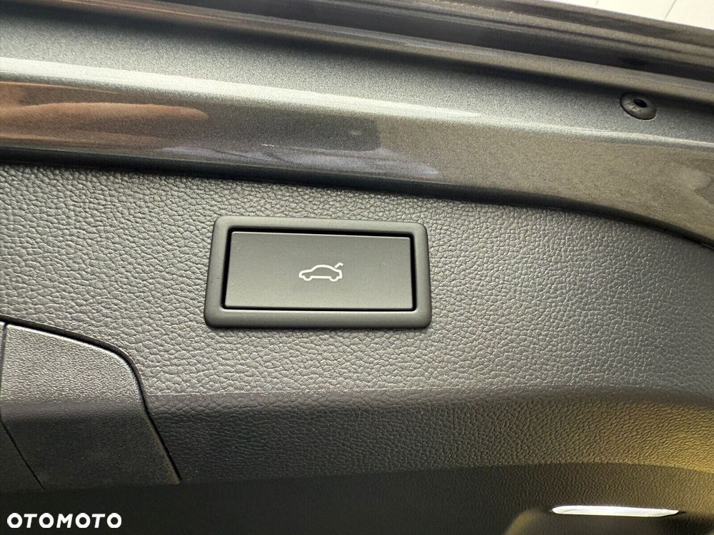 Volkswagen Passat Variant 1.5 TSI eHybrid PHEV 200kW R-Line Plus DSG - 11