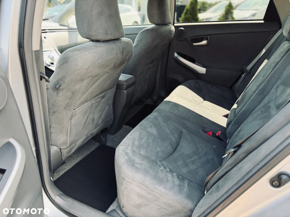 Toyota Prius (Hybrid) Comfort - 16
