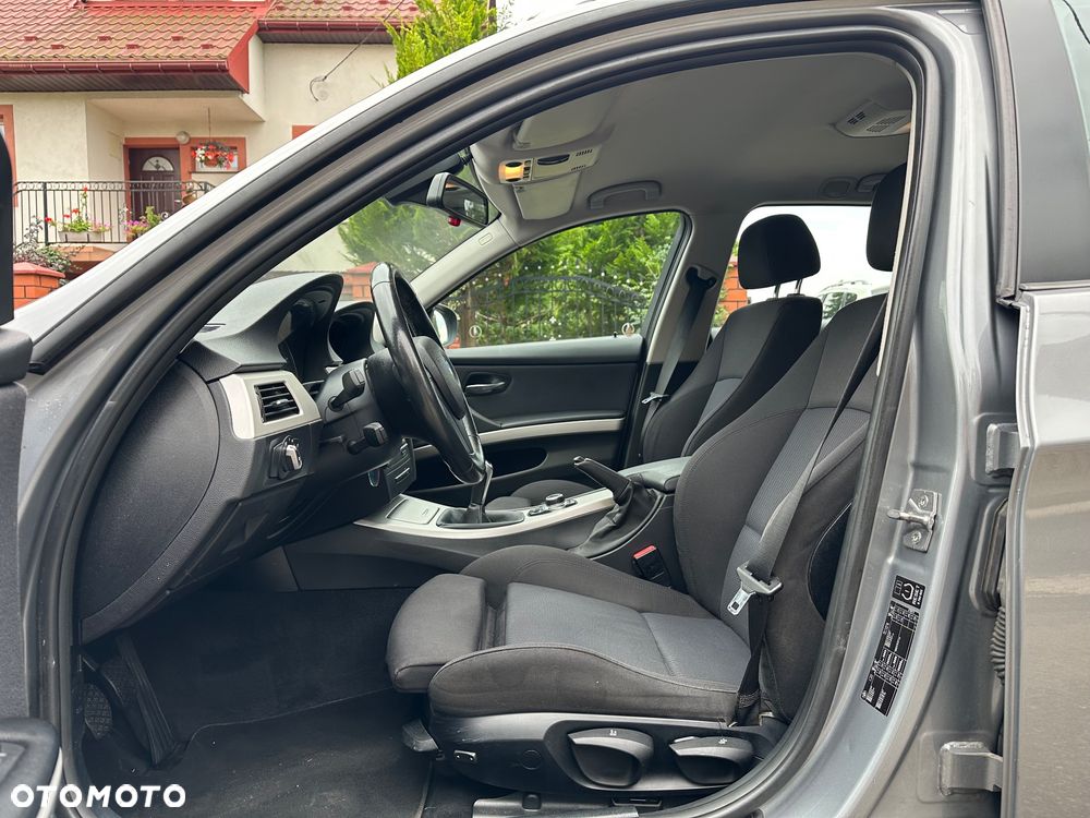 BMW Seria 3 318i - 24