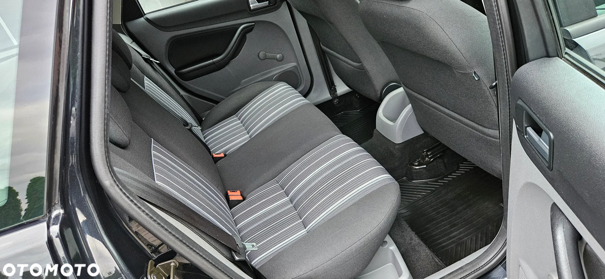 Ford Focus Turnier 1.6 16V Black Magic - 16