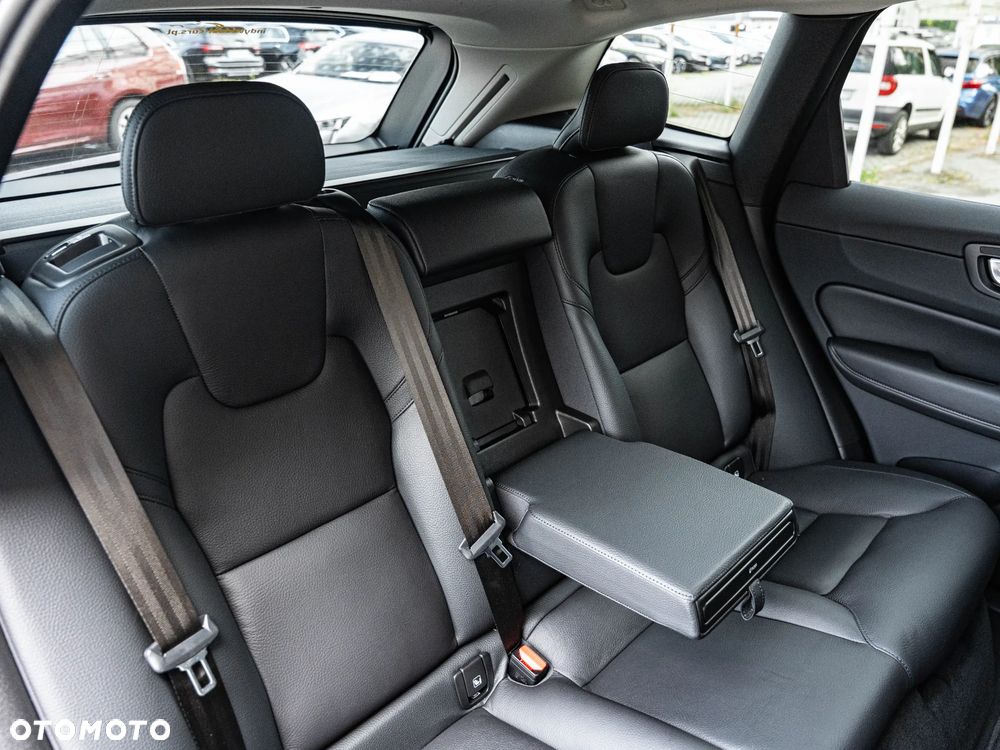 Volvo XC 60 B4 D Ultimate Dark - 27
