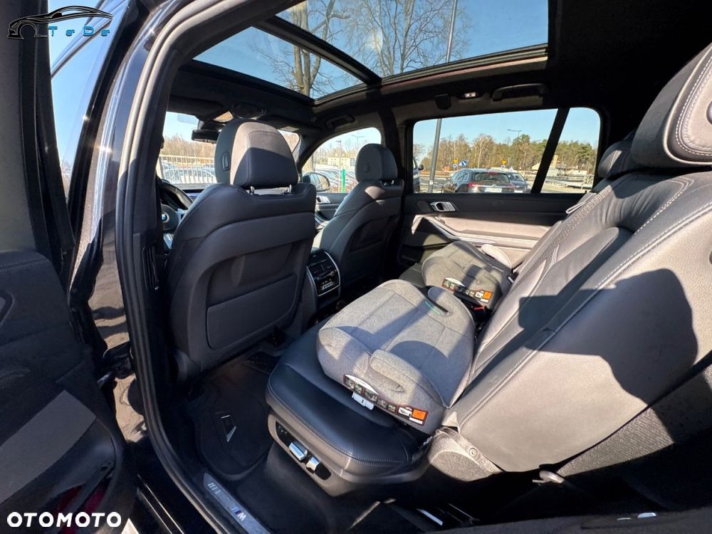 BMW X7 - 24