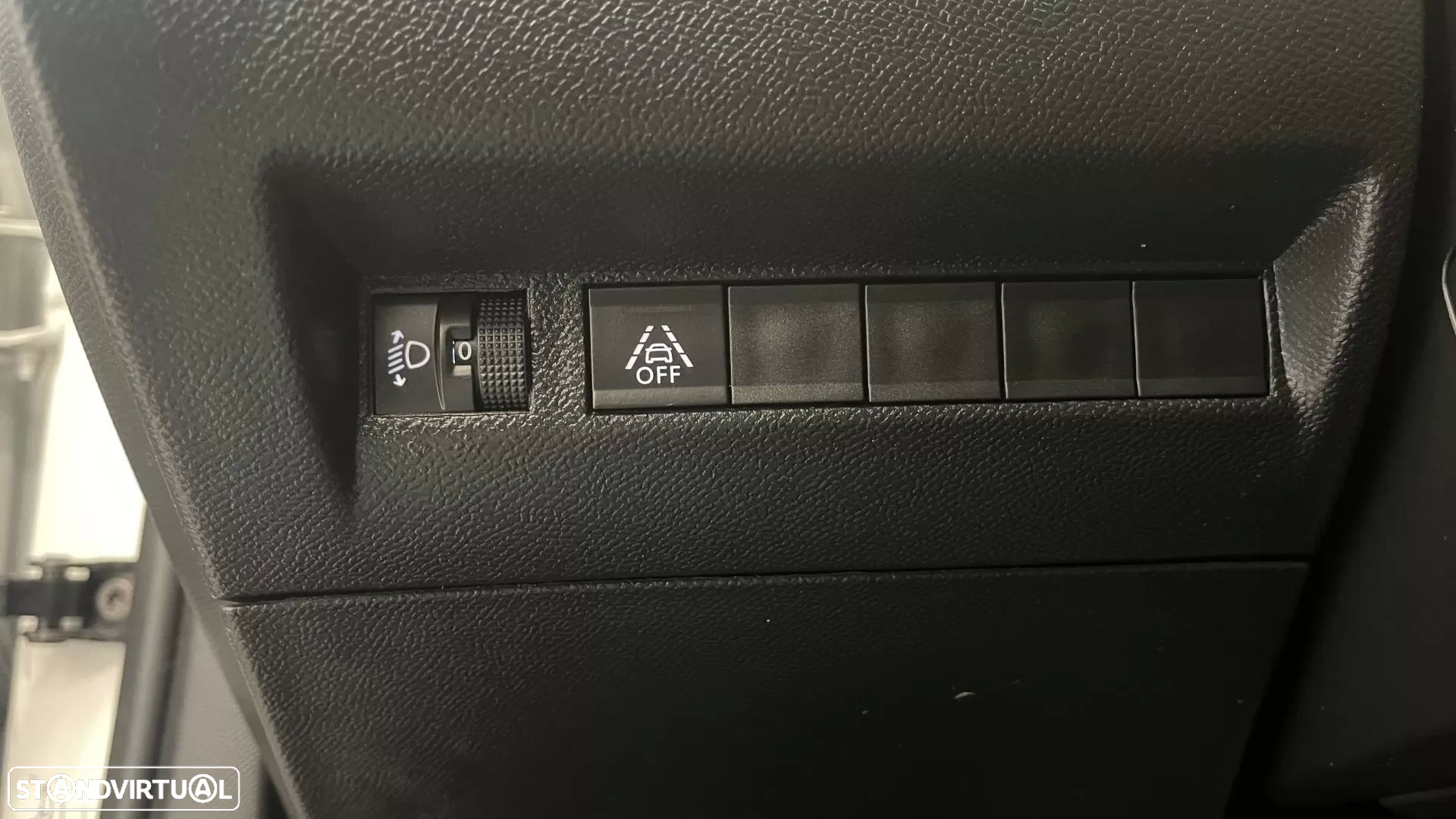Peugeot 2008 1.2 PureTech Allure EAT8 - 26