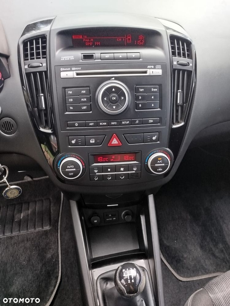 Kia Ceed - 10