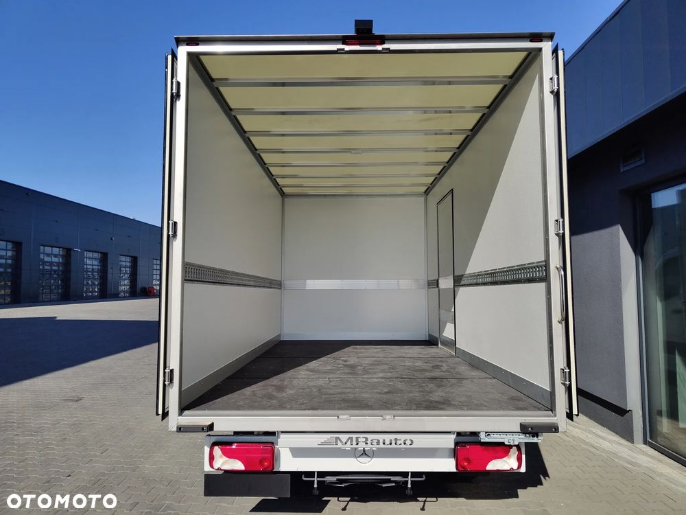 Mercedes-Benz Sprinter - 9