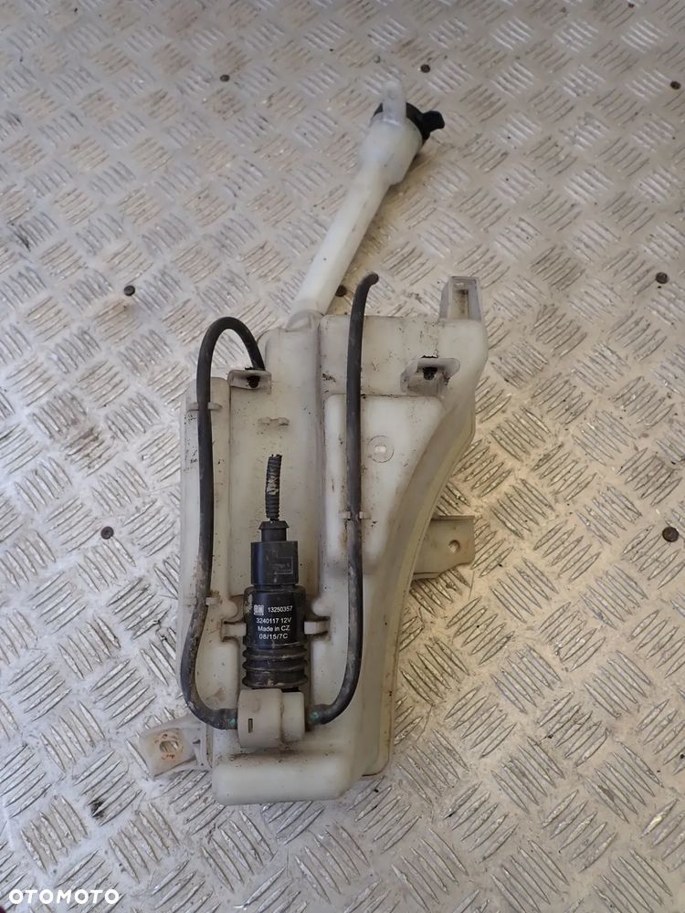 OPEL MOKKA  ZBIORNICZEK SPRYSKIWACZY 95326311 DOSTĘPNE 2 SZTUKI - 4