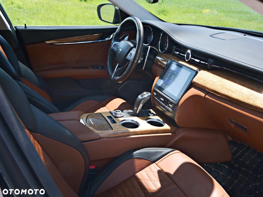 Maserati Quattroporte - 35