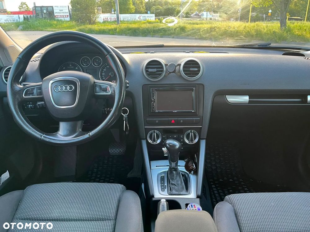 Audi A3 Sportback 1.9 TDI DPF S tronic Ambiente - 8