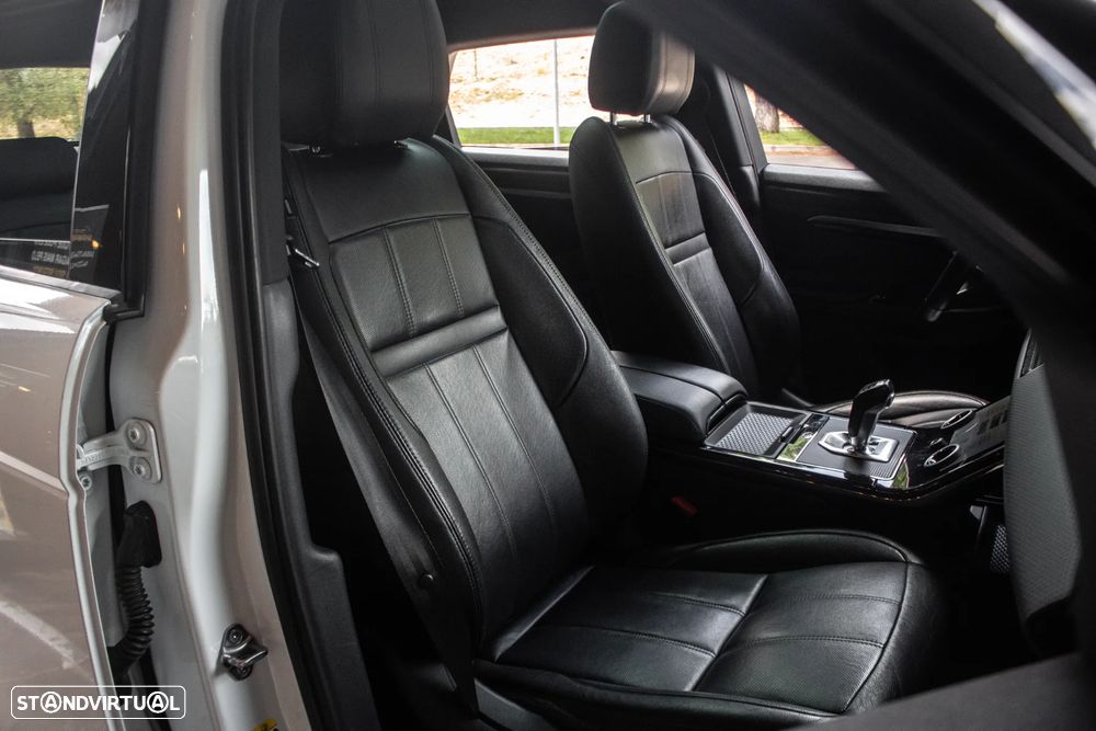 Land Rover Range Rover Evoque 2.0 D150 AWD R-Dynamic S Auto - 24