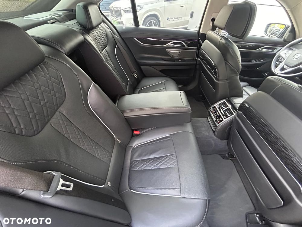 BMW Seria 7 750i xDrive sport - 24