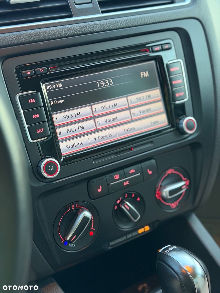 Volkswagen Jetta 2.0 TDI DSG Highline - 22