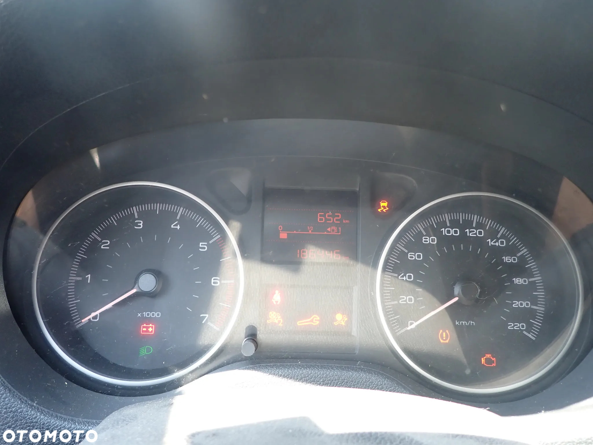 CZĘŚCI - Peugeot 301 1,6 EHDI BLUE HDI BHY 99KM 5B SEDAN 2018r. lakier KCA INDEX - 8342 - 11