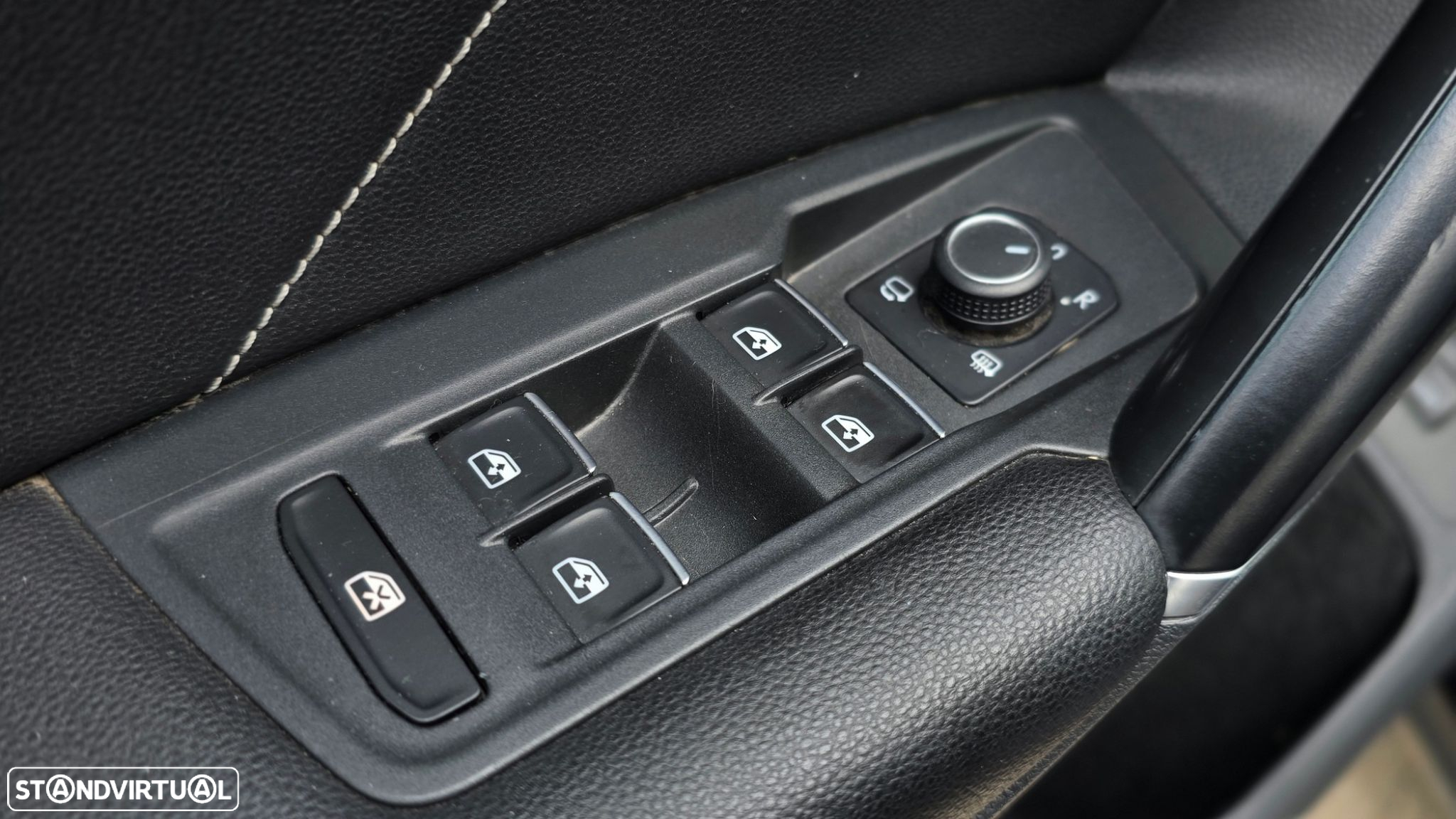VW Tiguan 2.0 TDI R-Line - 24
