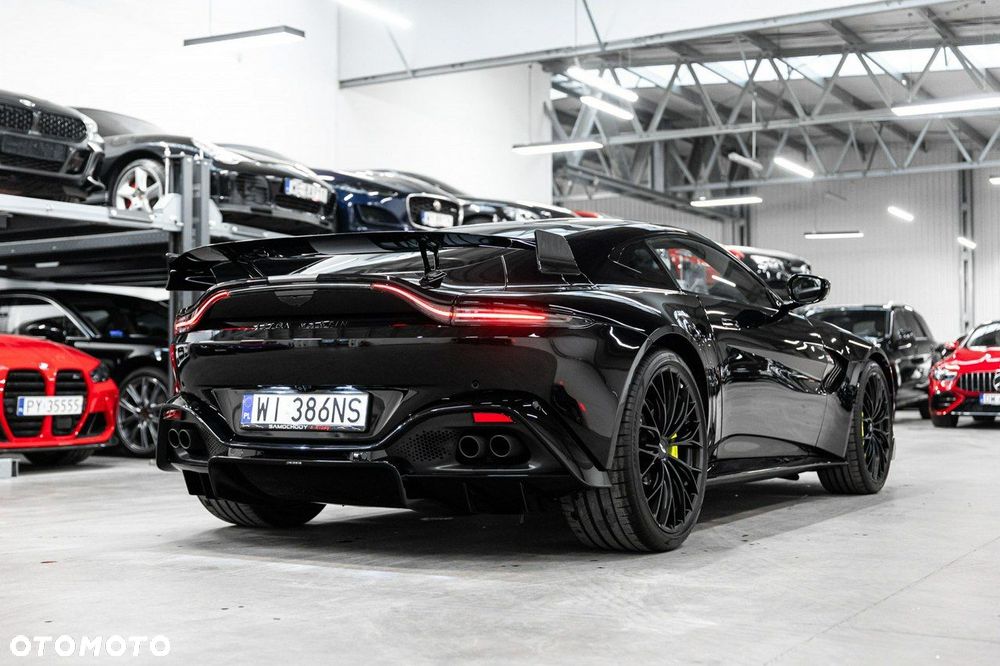 Aston Martin Vantage - 13