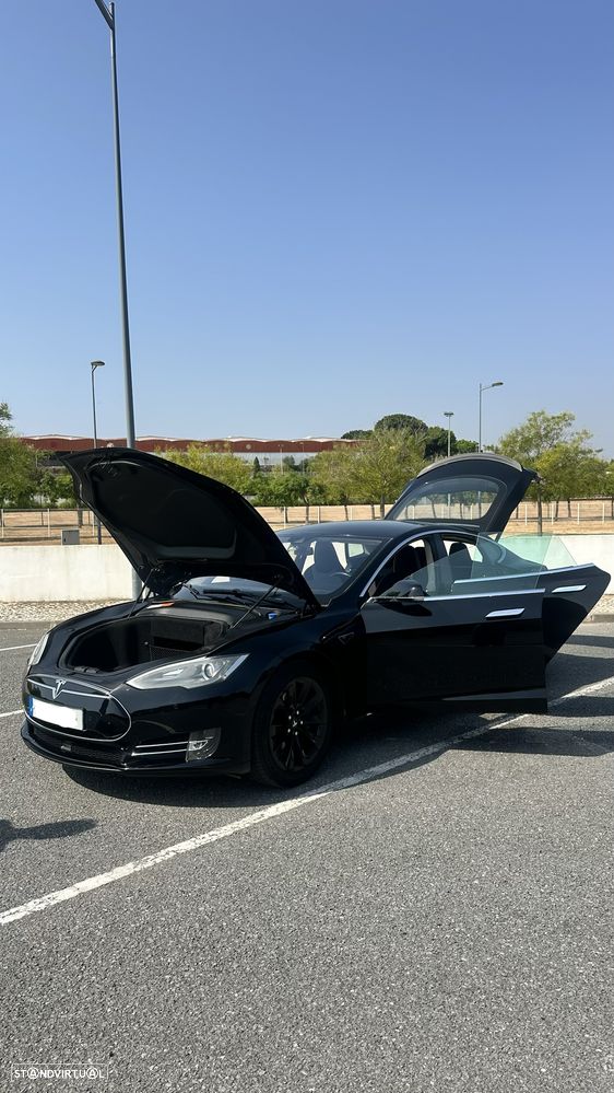 Tesla Model S 85 - 11