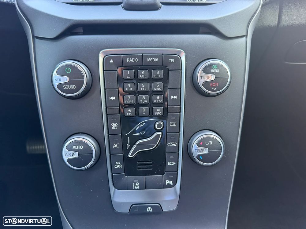 Volvo V40 2.0 D3 Momentum Geartronic - 11
