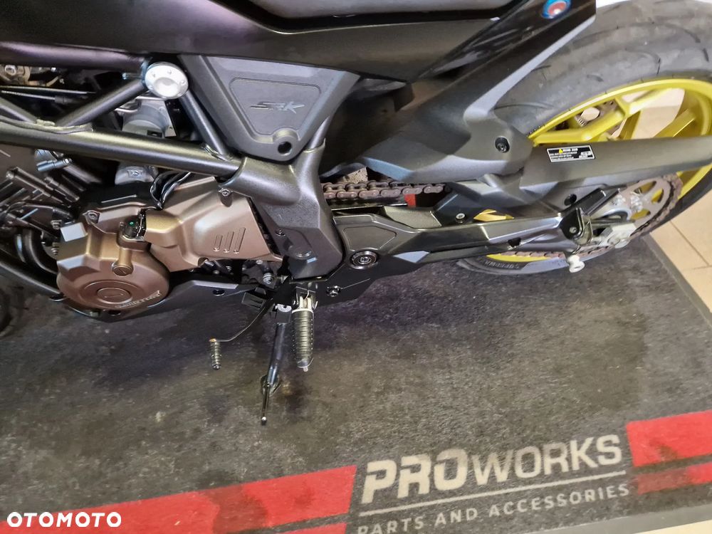 QJMOTOR SRK 700 - 12