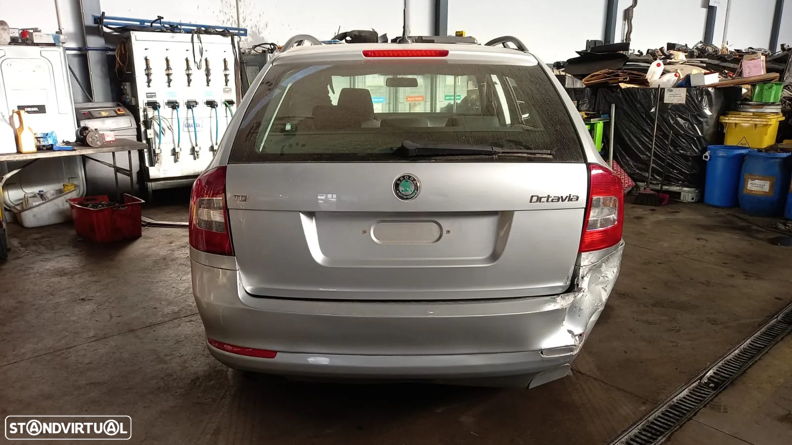 Interior Skoda Octavia II 1.6 tdi 105cv CAYC de 2010 - 3