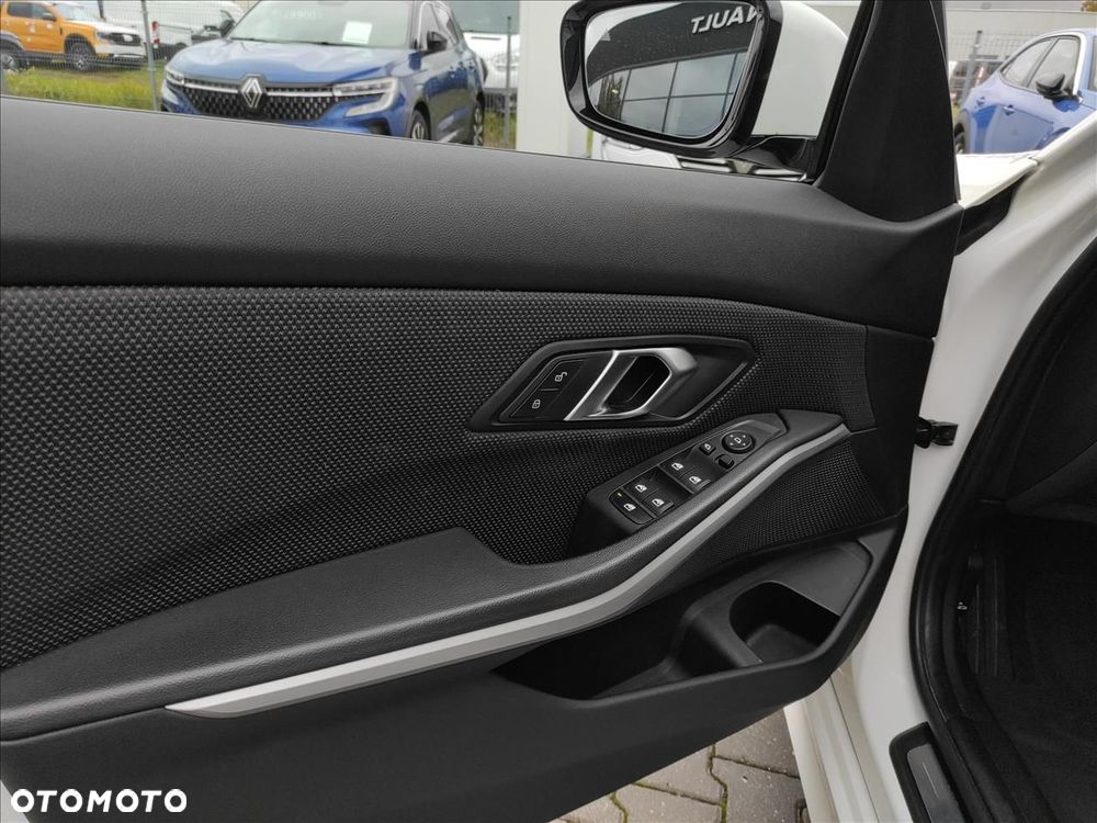 BMW Seria 3 318i - 10