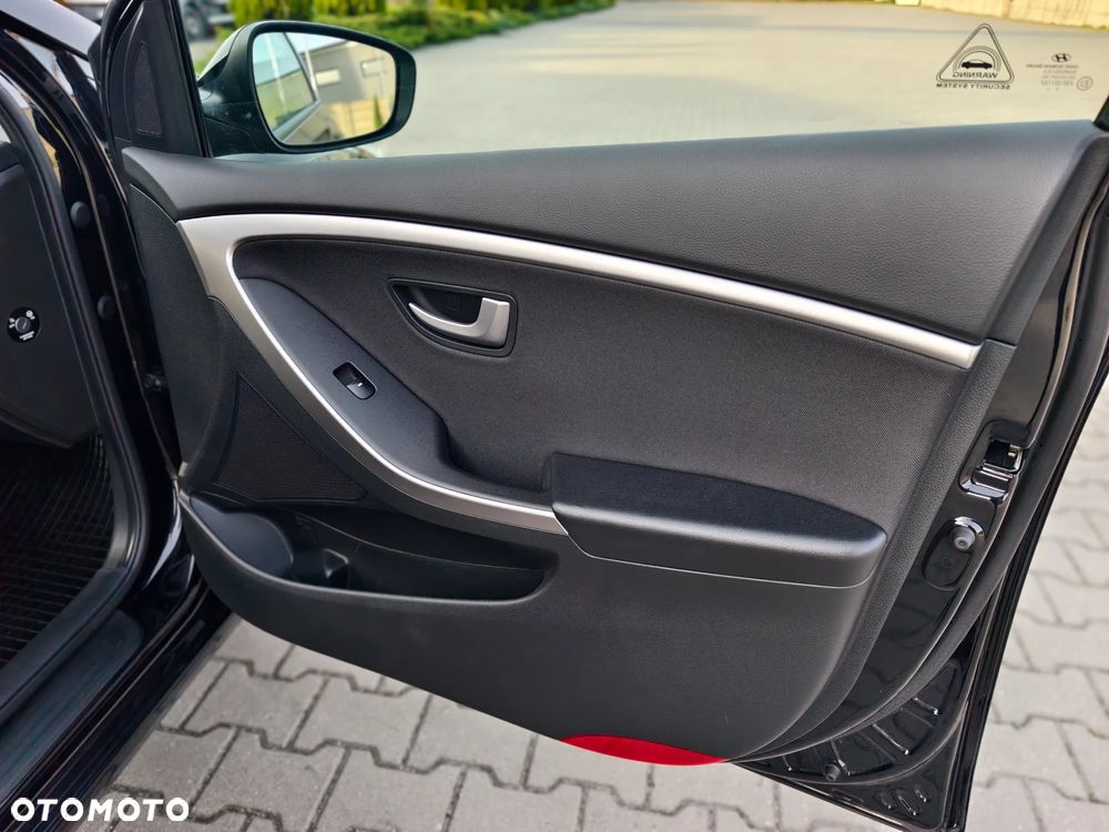 Hyundai i30 Kombi 1.4 Passion Plus - 19
