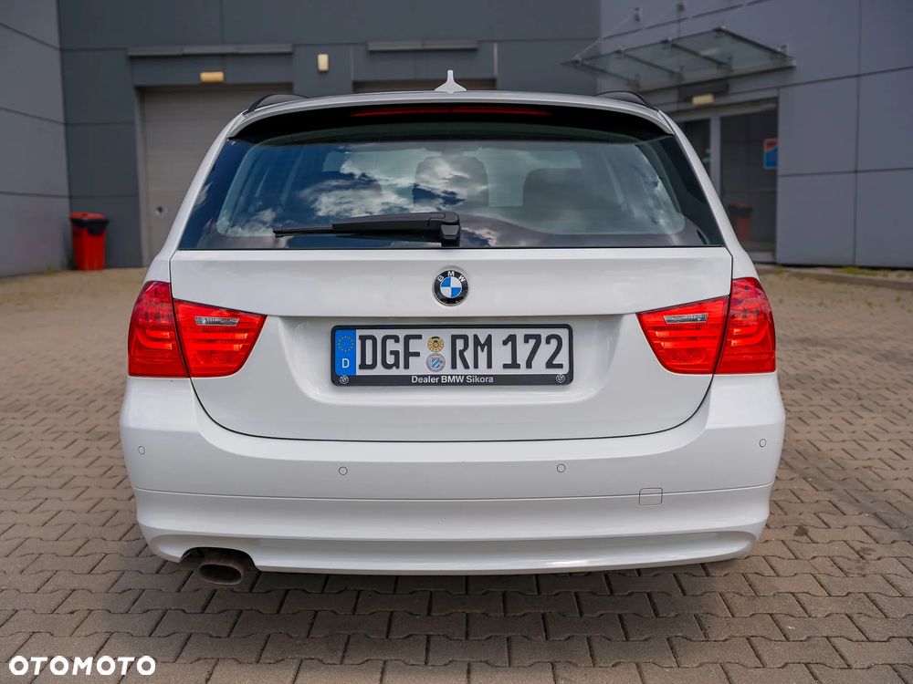 BMW Seria 3 318d DPF Edition Lifestyle - 12