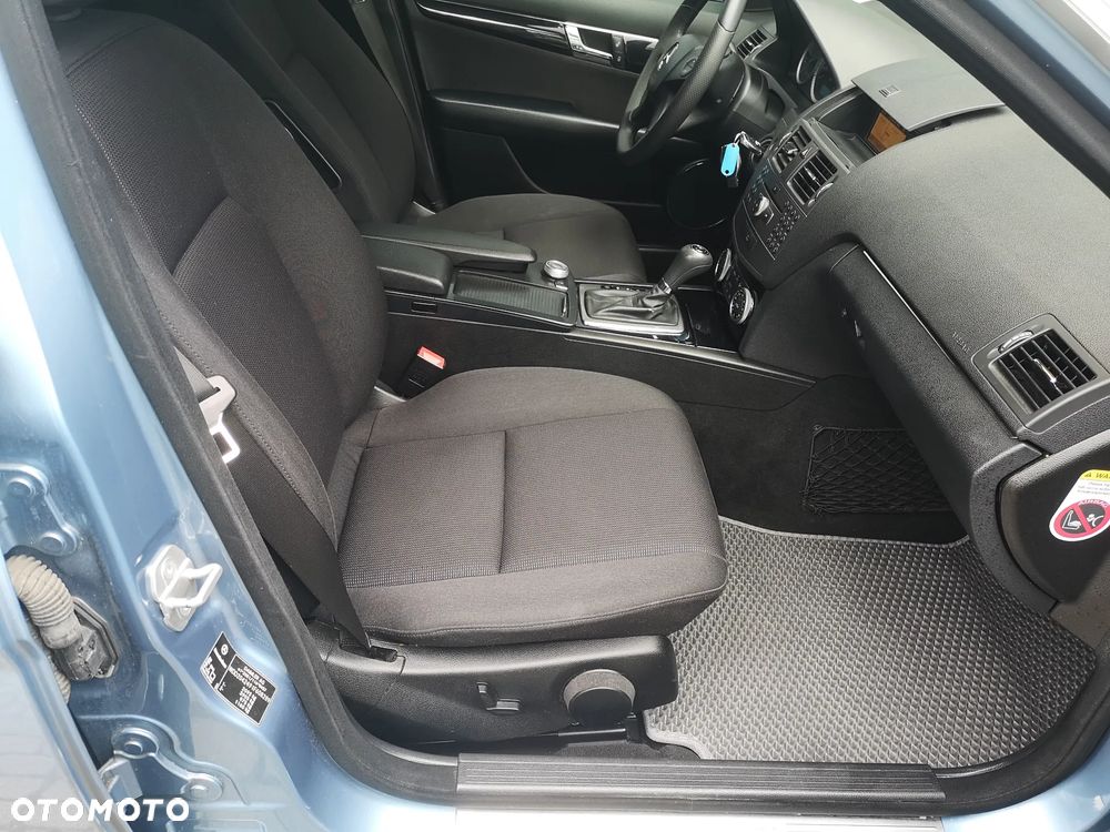 Mercedes-Benz Klasa C 180 BlueEFFICIENCY 7G-TRONIC Elegance - 21