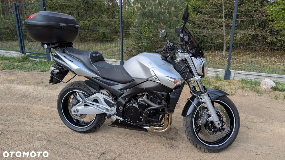 Suzuki GSR - 5