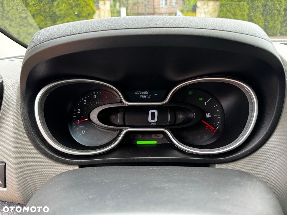 Renault Trafic - 16