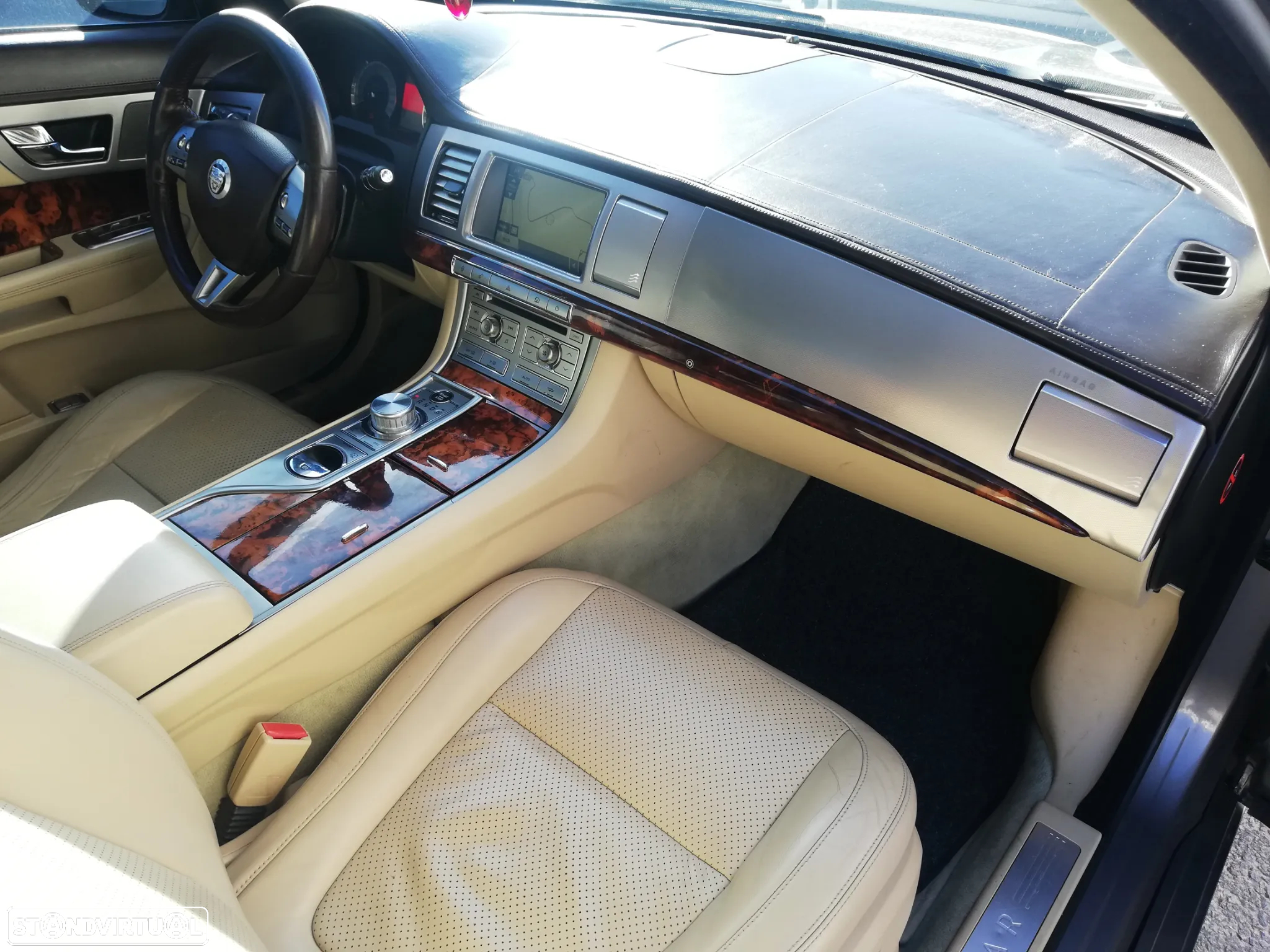 Jaguar XF 2.7 D V6 Premium Luxury - 8