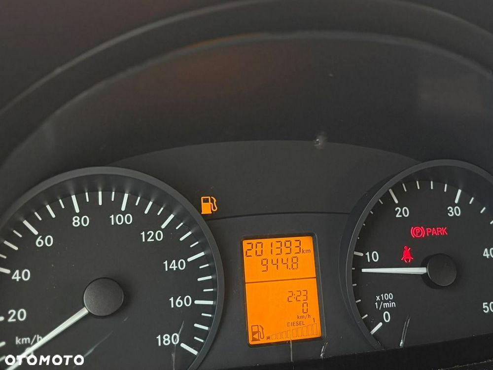 Mercedes-Benz Sprinter - 11