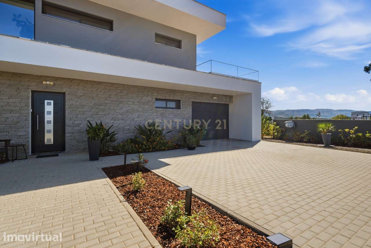 Moradia moderna exclusiva (3 quartos) com piscina infinita e vista pan - Grande imagem: 3/60