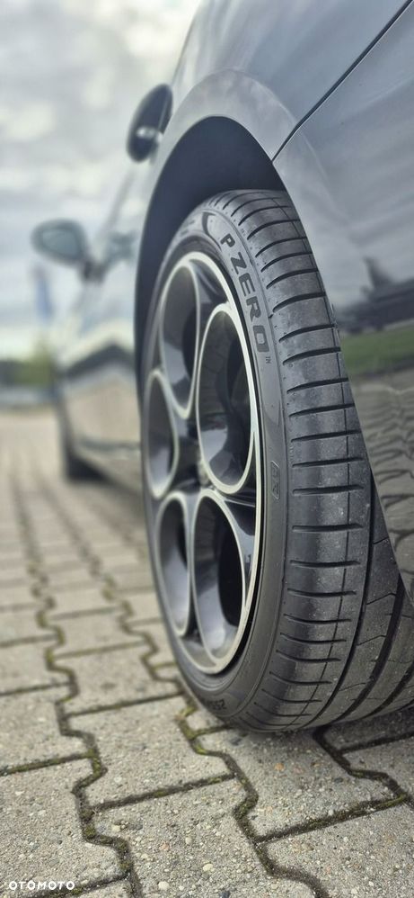 Alfa Romeo Giulia 2.0 Turbo 16V AT8-Q4 Competizione - 34