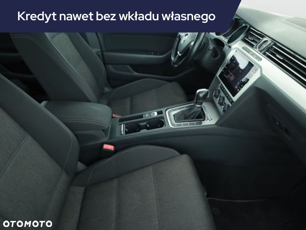 Volkswagen Passat - 11