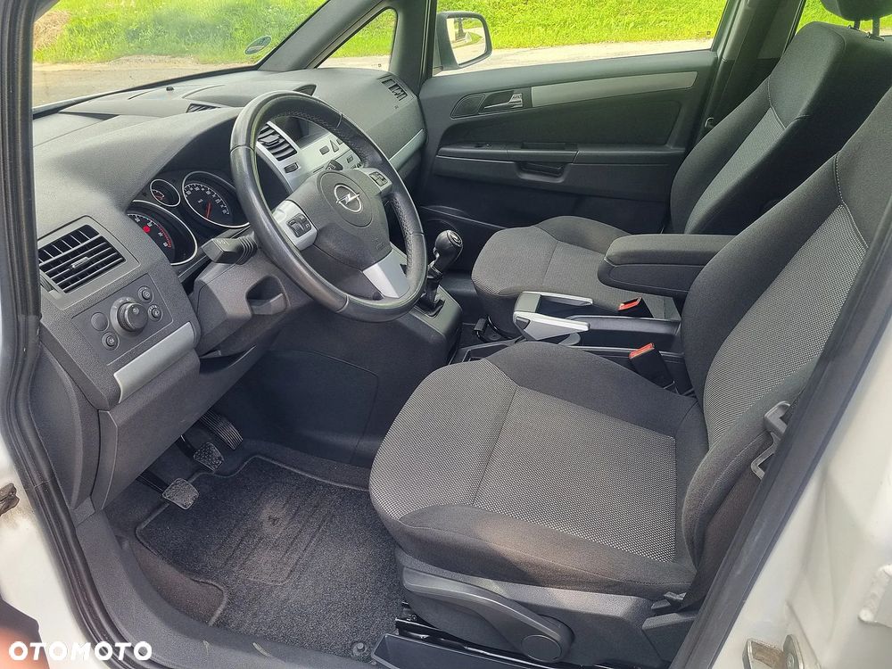 Opel Zafira 1.6 Essentia - 9