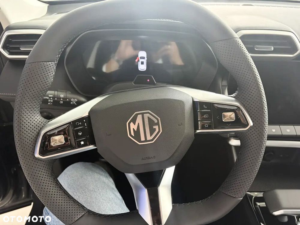 MG ZS Hybrid+ - 11
