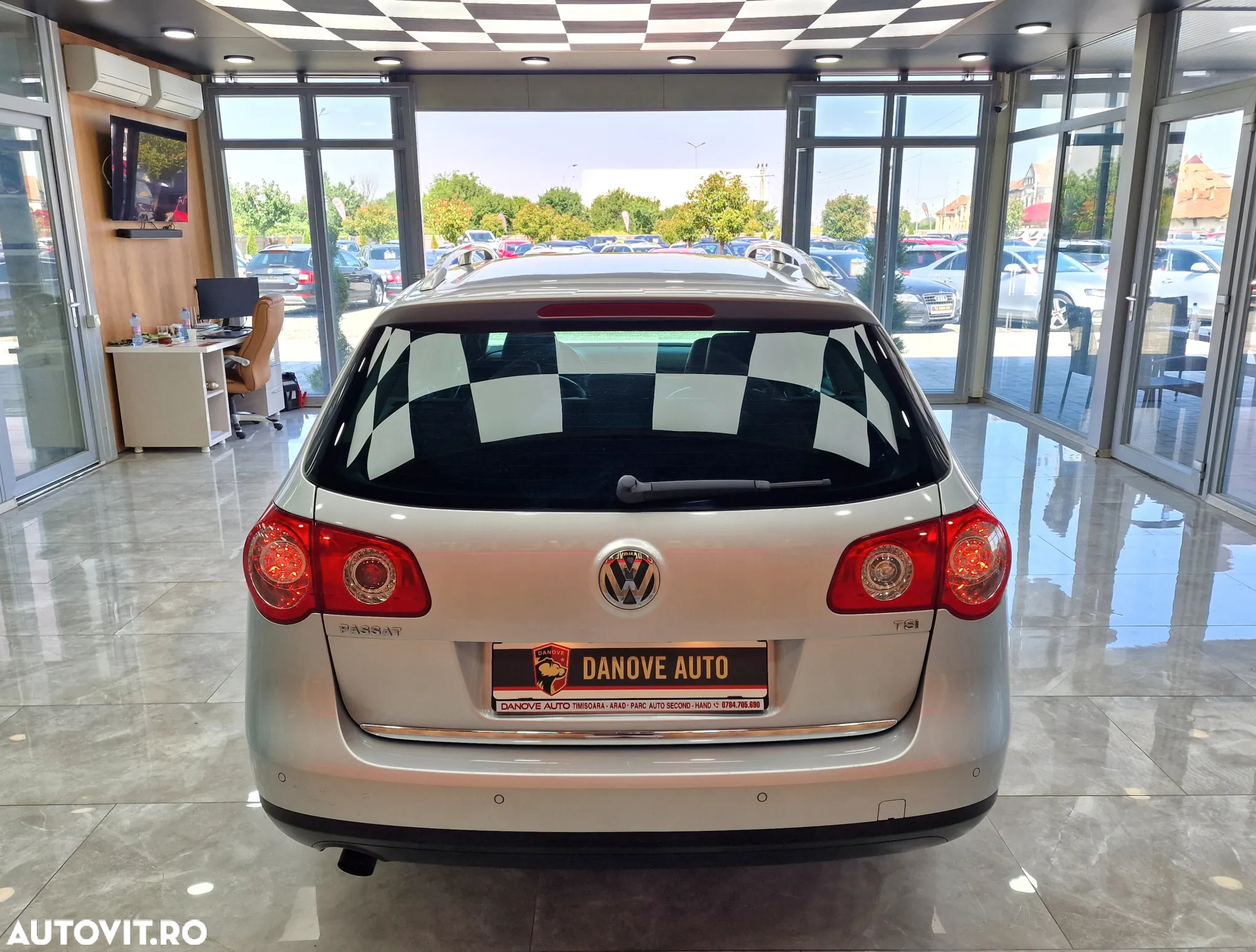 Volkswagen Passat - 11