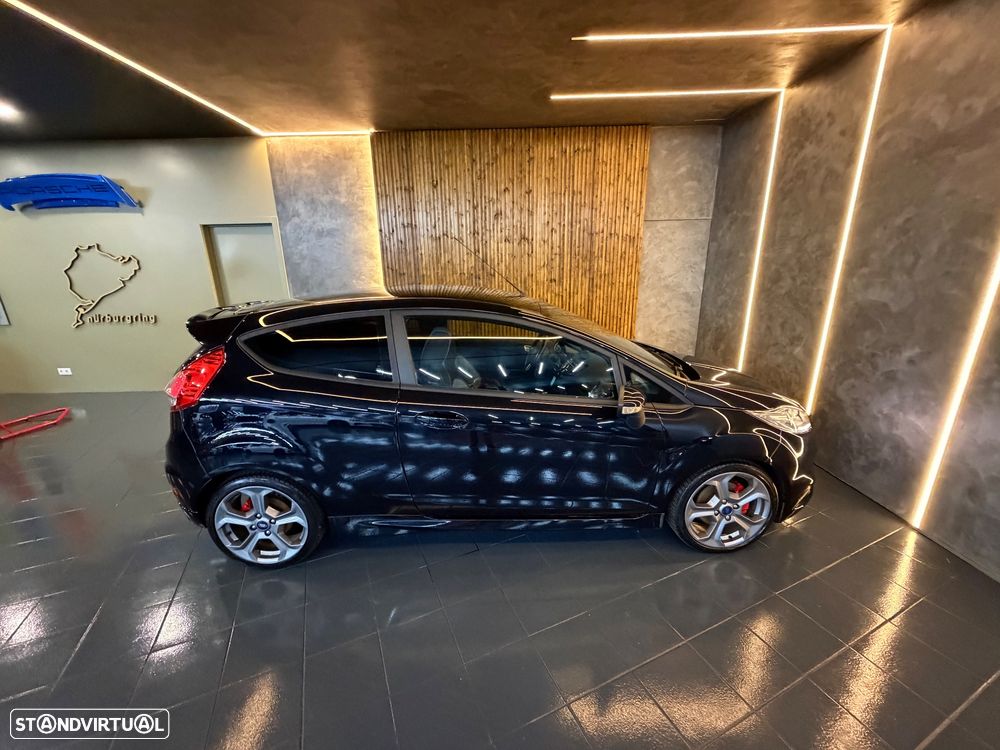 Ford Fiesta 1.6 EcoBoost ST - 13