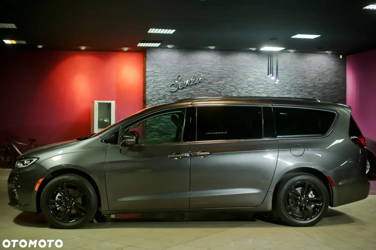 Chrysler Pacifica - 5