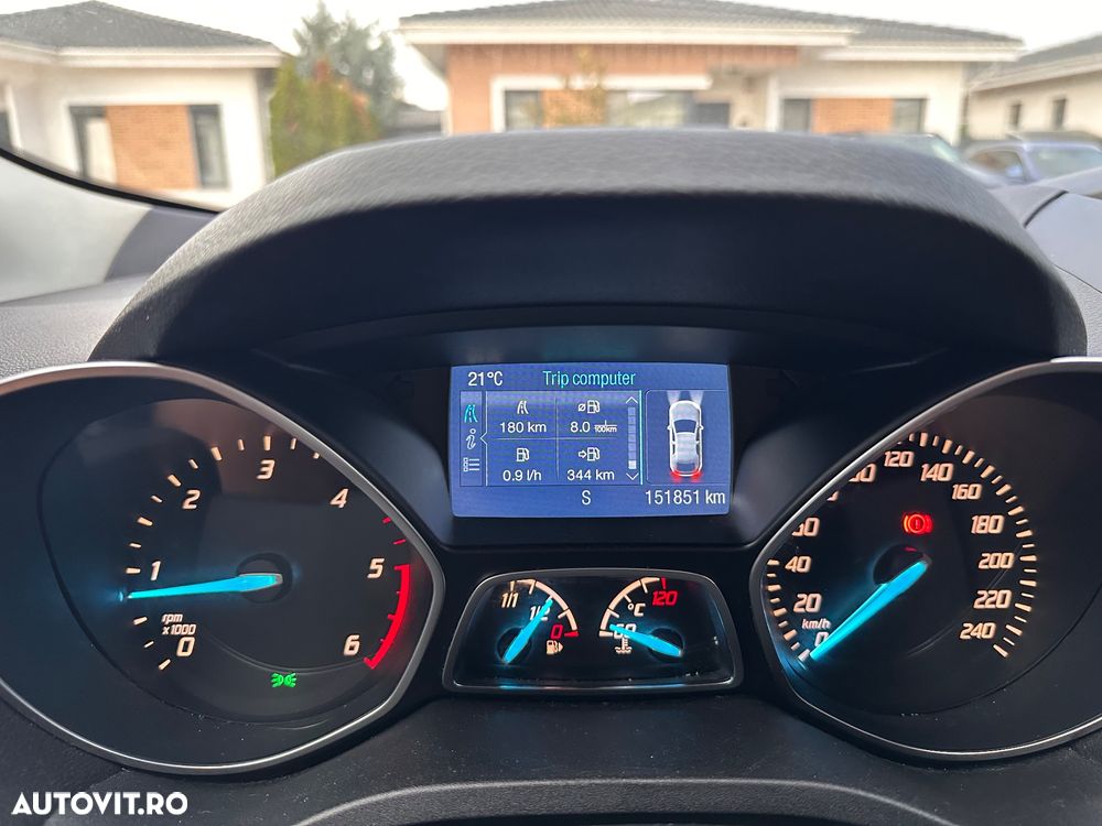Ford Kuga - 10