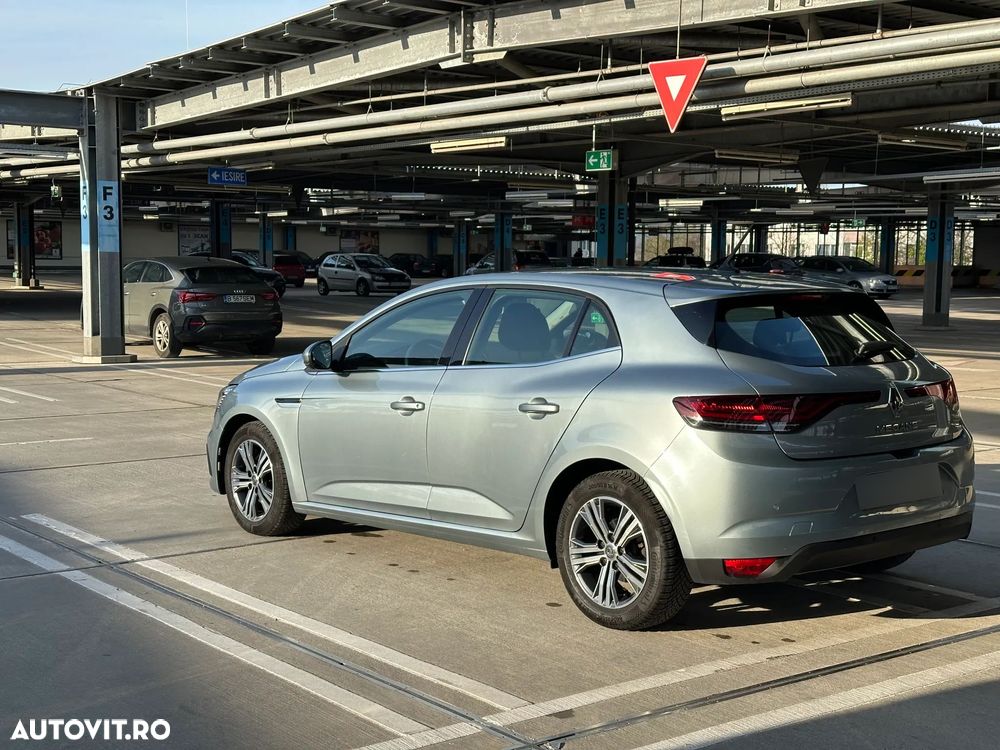 Renault Megane TCE 140 Techno - 10