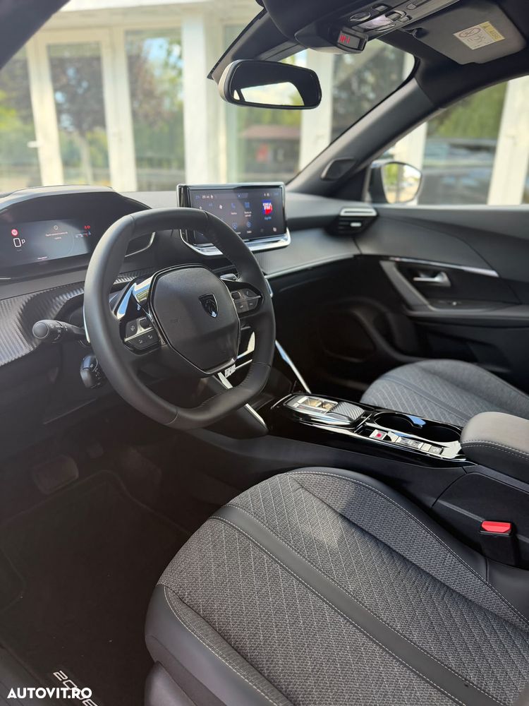 Peugeot 2008 1.2 L PureTech STT EAT8 Allure - 7