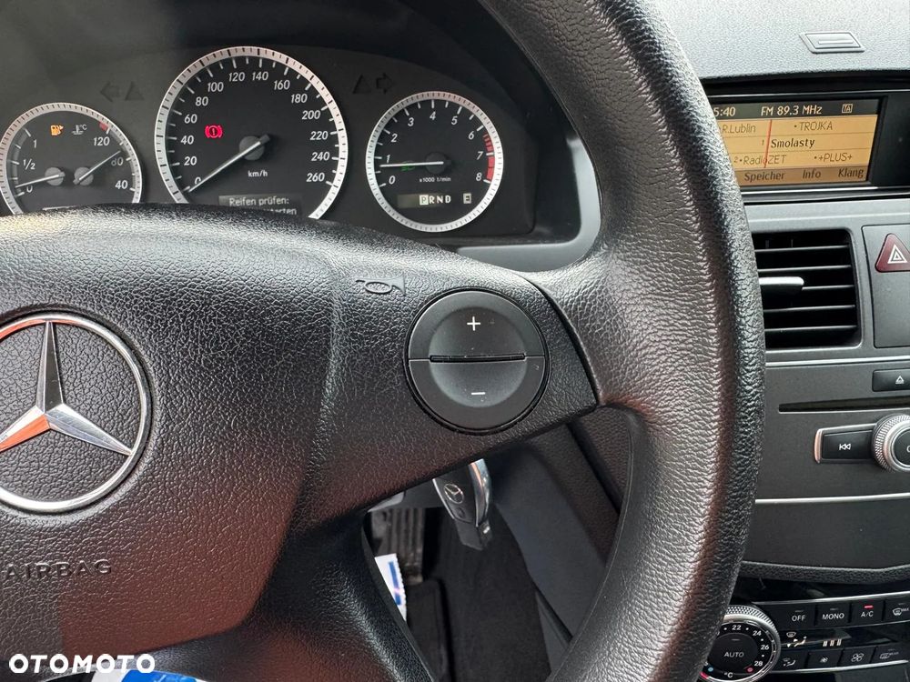 Mercedes-Benz Klasa C 180 BlueEFFICIENCY 7G-TRONIC Elegance - 28